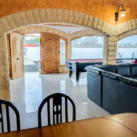 3 Bedrooms House With Sauna Enclosed Garden And Wifi At 4 Km Away From The Beach 度假居 *