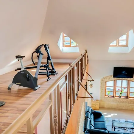 3 Bedrooms House With Sauna Enclosed Garden And Wifi At 4 Km Away From The Beach 度假居